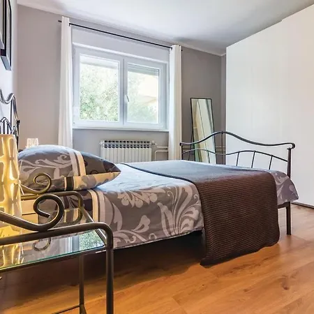 Modern And Elegant In A Quiet Part Of Appartement