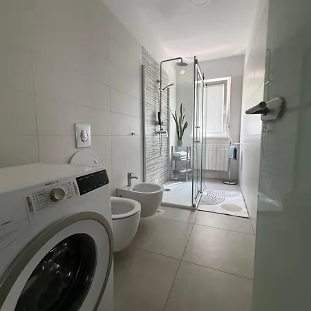 Modern And Elegant In A Quiet Part Of Apartamento Pula