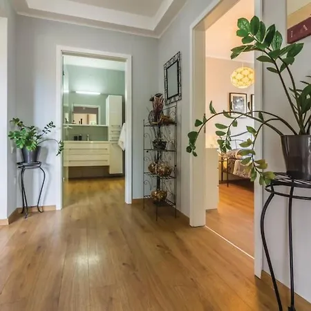 Апартаменты Modern And Elegant In A Quiet Part Of