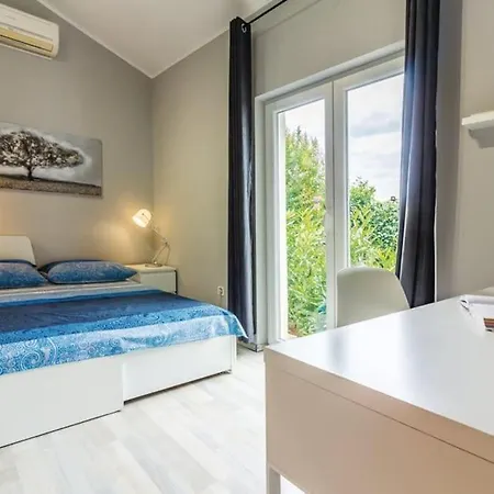 Modern And Elegant In A Quiet Part Of *