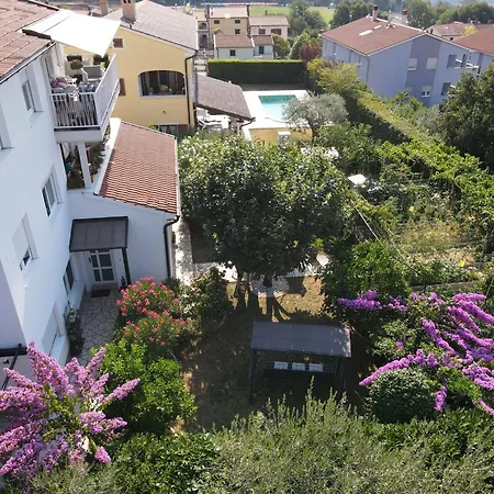 Modern And Elegant In A Quiet Part Of Апартаменты Пула