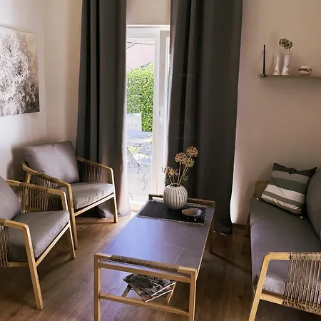 Modern And Elegant In A Quiet Part Of 풀라