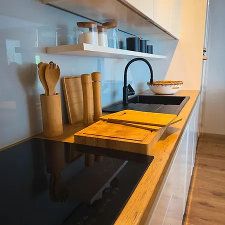 Modern And Elegant In A Quiet Part Of 풀라