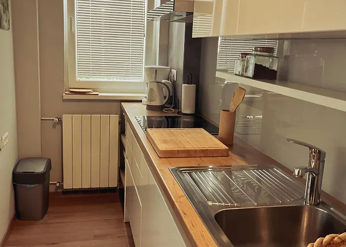 Modern And Elegant In A Quiet Part Of 普拉